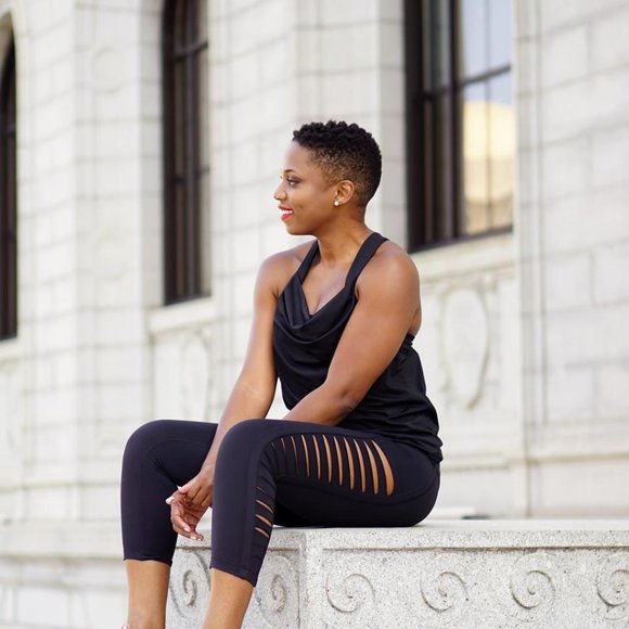 ZELLA Intrique High Waist Cut-Out Capri Leggings - Picture 7 of 7